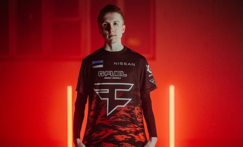 Ropz con la camiseta de FaZe