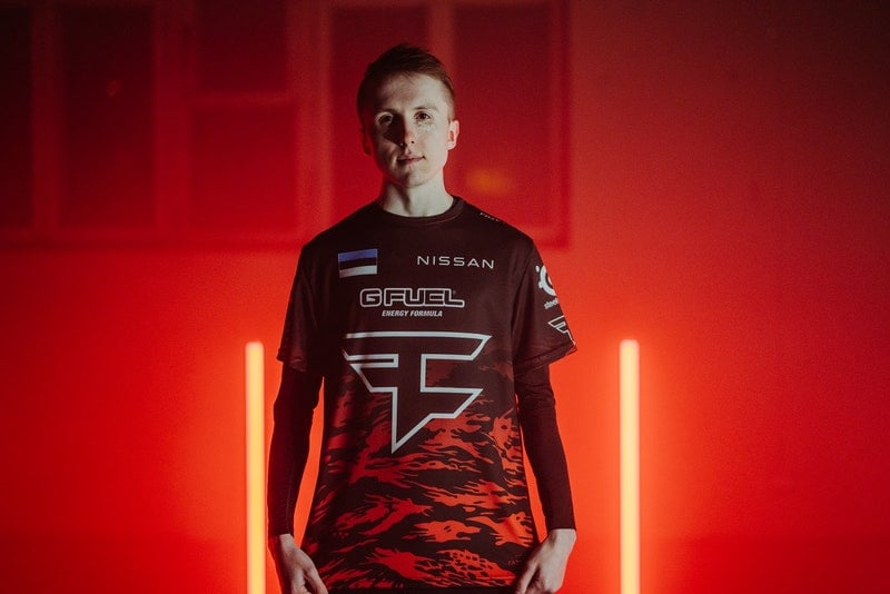 Ropz con la camiseta de FaZe